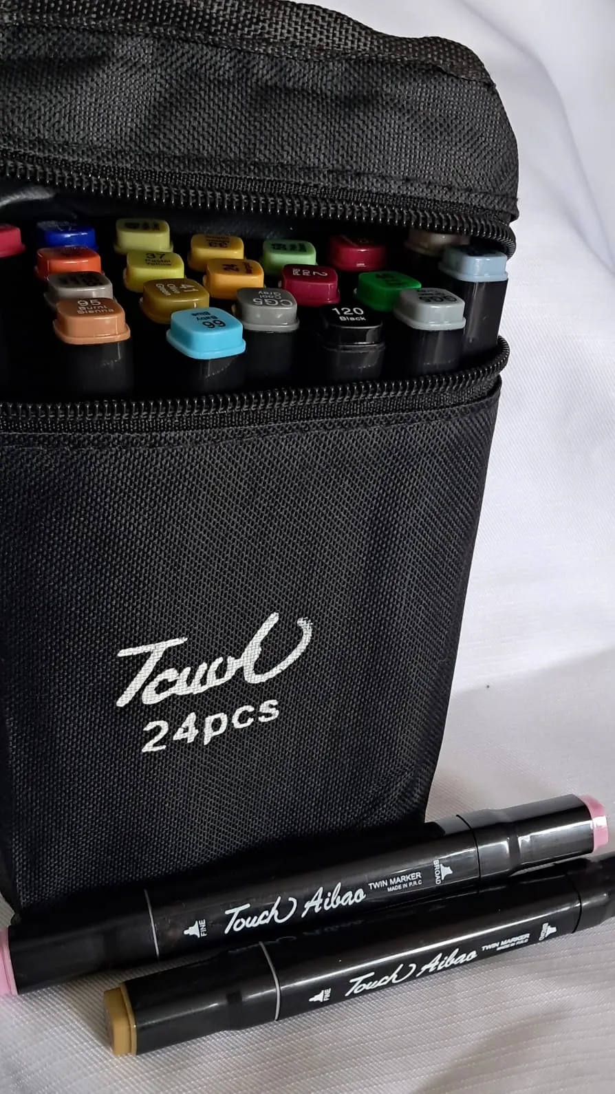 24-piece dual tip art marker set with case